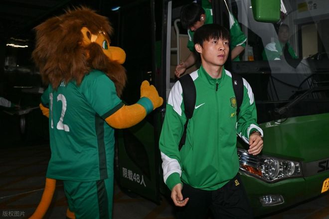 他曾代表国安踢亚冠首发，如今却被租借到中甲陕西队，引发热议