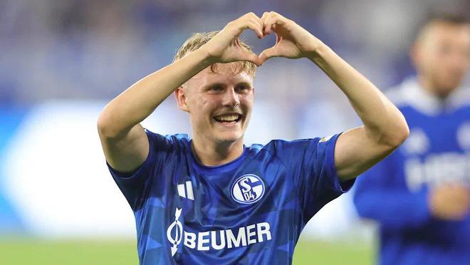 可代表德国、克罗地亚，图片报：克足协关注沙尔克新星沃扎尔